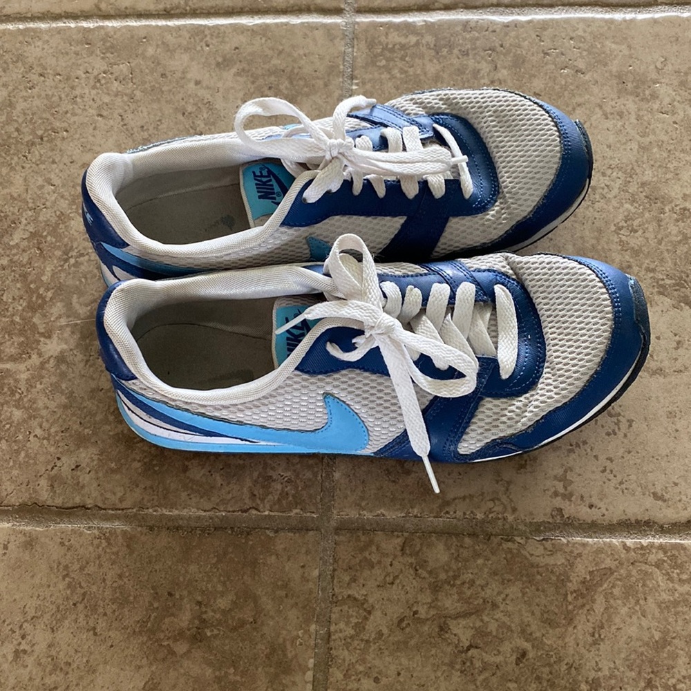 Nike sneak. Womens 7.5
